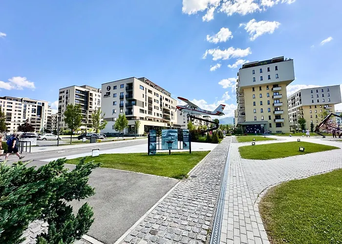 Kasper Coresi Mall - Rise Private Apartments & Suites