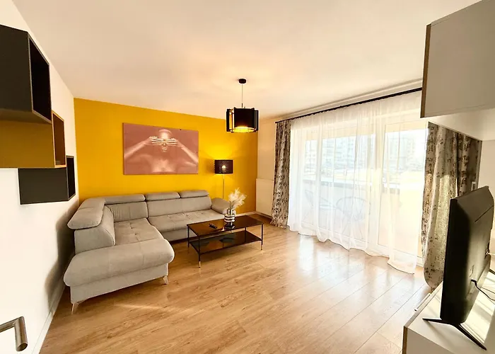 Kasper Coresi Mall - Rise Private Apartments & Suites