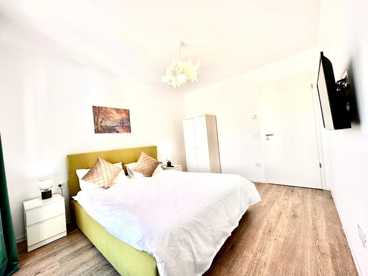 Apartment Kasper Coresi Mall - Rise Private &