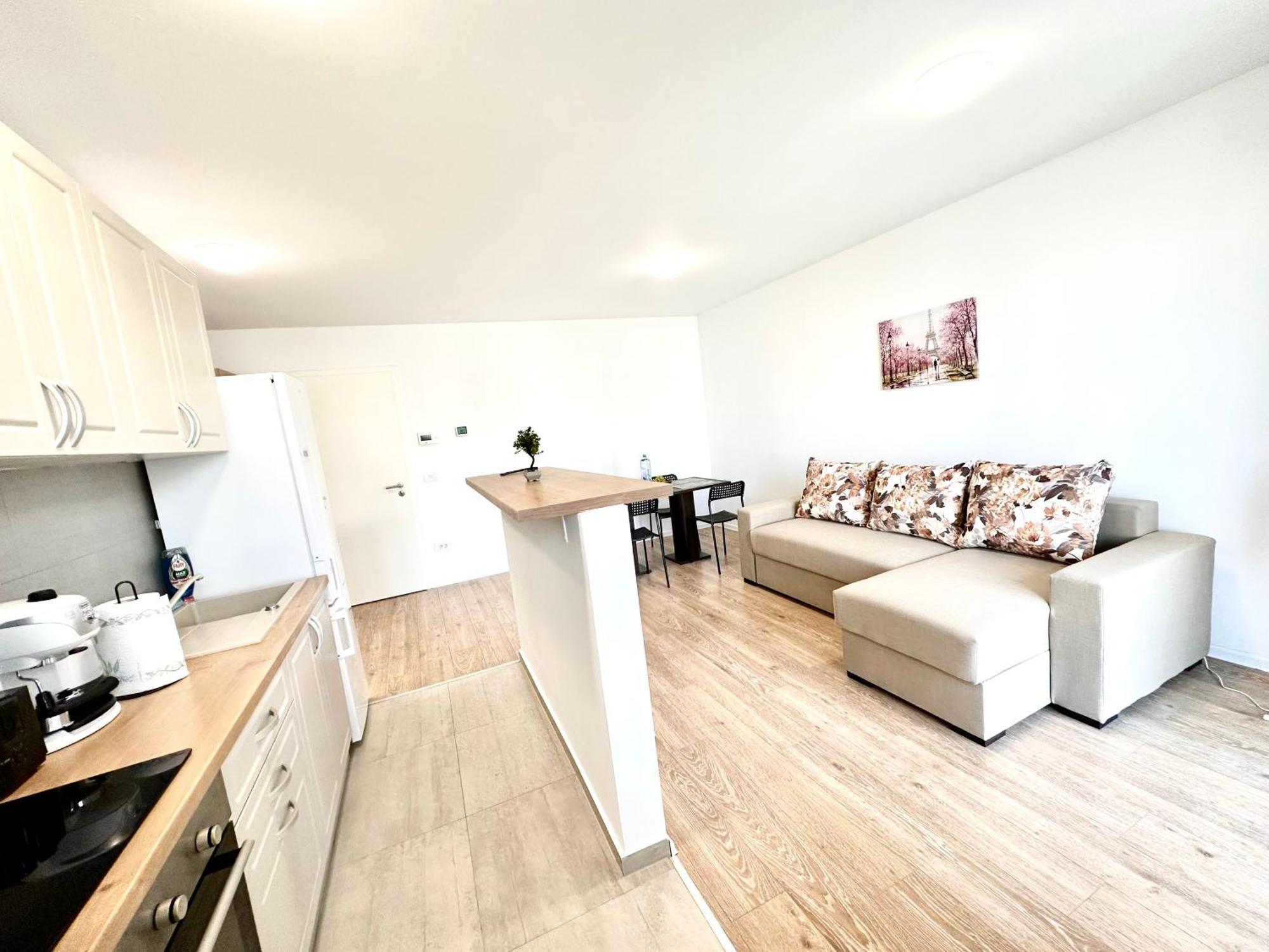 Apartment Kasper Coresi Mall - Rise Private & *