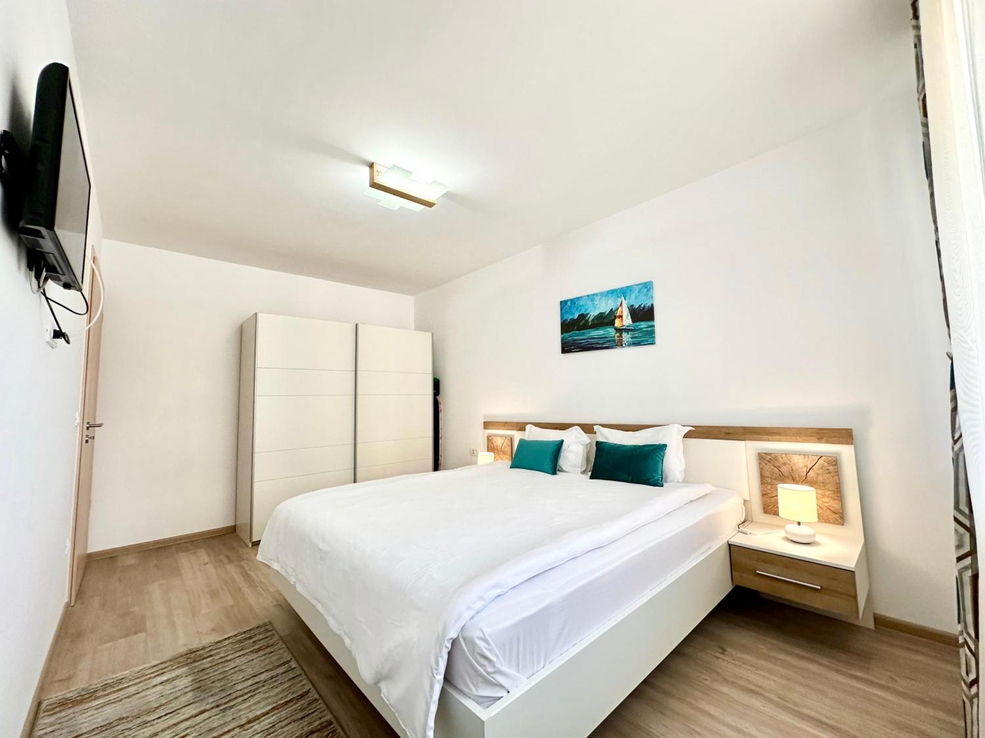 Apartment Kasper Coresi Mall - Rise Private &