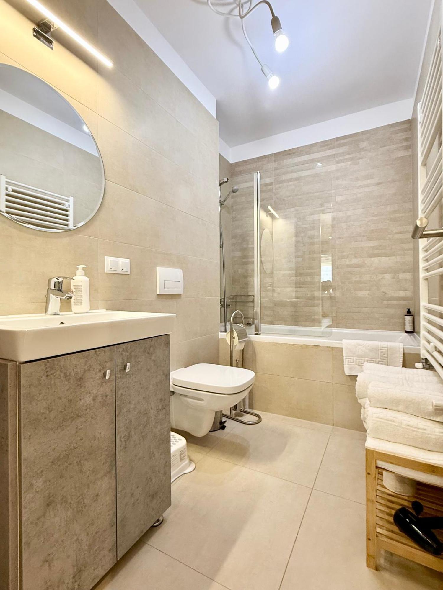 Kasper Coresi Mall - Rise Private & Apartment